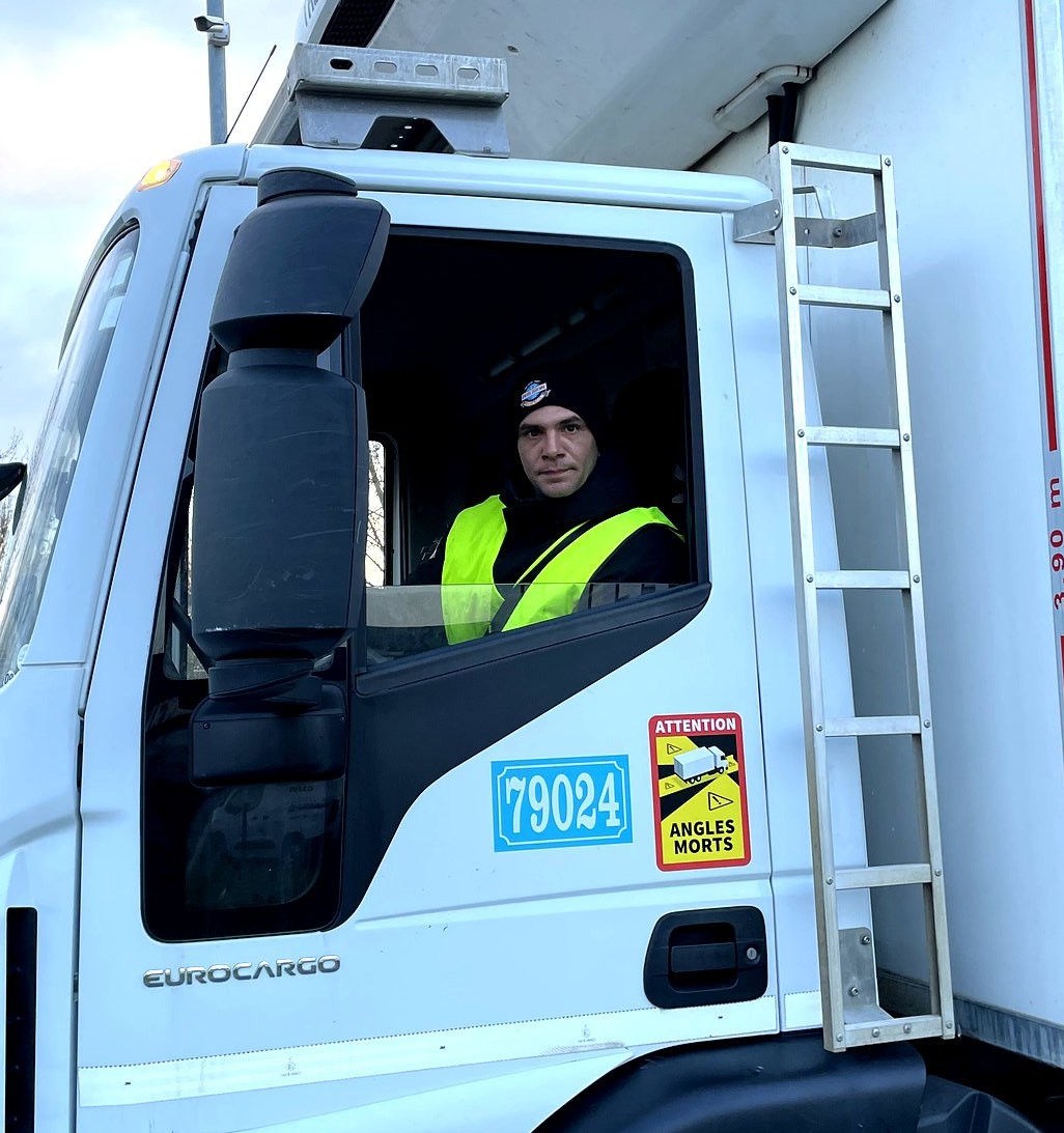 Chauffeur DLT Landes au volant de son véhicule industriel